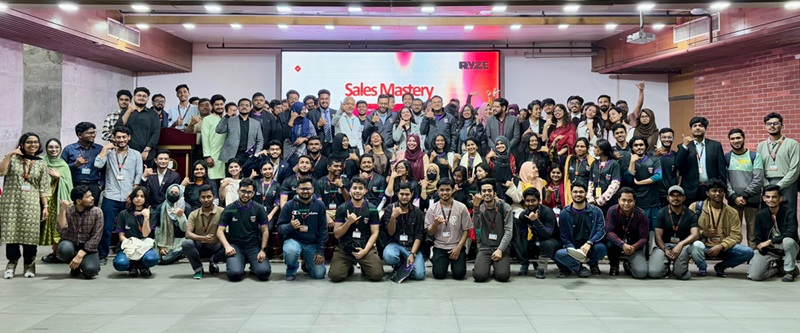 শিক্ষার্থীদের শিল্পখাতের জন্য দক্ষ করে তুলতে ইউআইইউ-তে রাইজের এআই ক্যাম্প