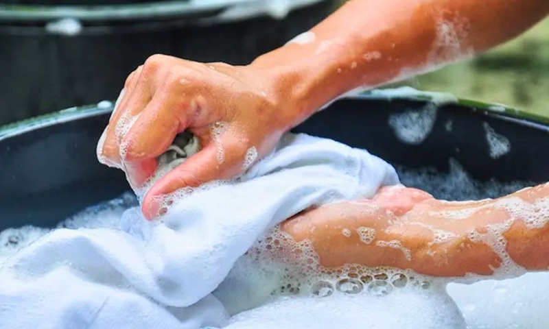 ডিটারজেন্টের সঙ্গে যে উপাদান মেশালে কাপড় থাকবে আরো পরিষ্কার ও দুর্গন্ধমুক্ত