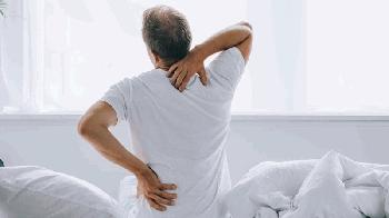 ভুল পজিশনে ঘুমাচ্ছেন না তো? জেনে নিন পিঠের ব্যথা এড়ানোর সঠিক উপায়