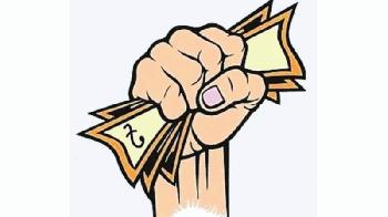 চাঁদাবাজি বন্ধ না হলে ব্যবসা বন্ধের হুমকি: চাঁদাবাজদের তথ্য দেওয়ার আহ্বান পুলিশের