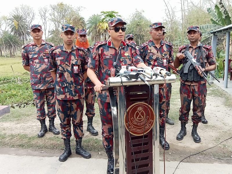 সাতক্ষীরা সীমান্তে জ্বালানি তেল পাচার রোধে বিজিবির কঠোর নজরদারি