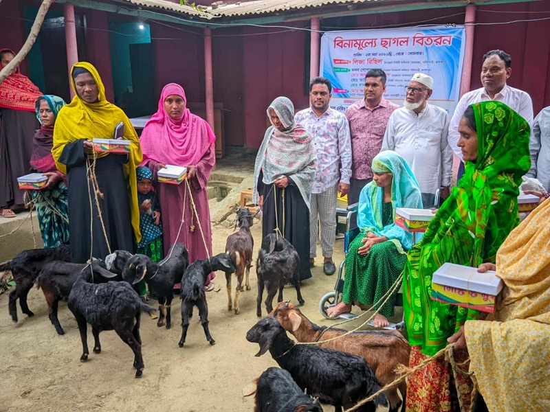 সরিষাবাড়ীতে বিনামূল্যে ছাগল ও হুইল চেয়ার বিতরণ