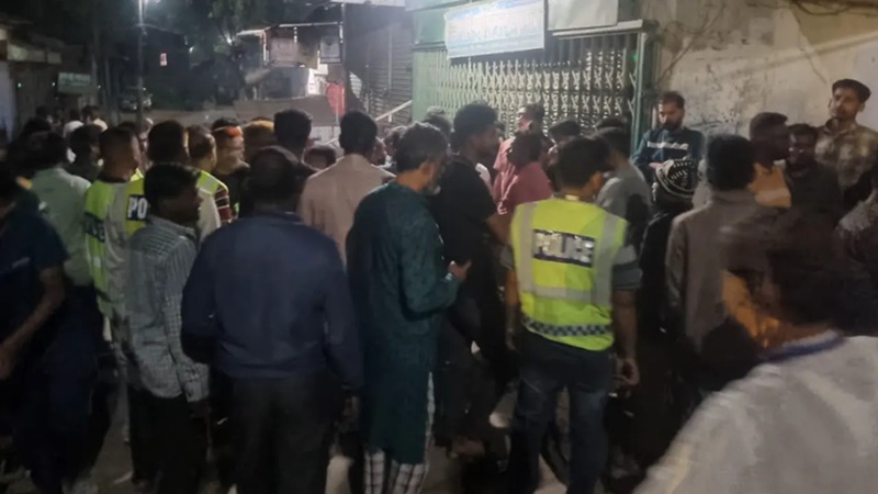 বিএনপির অফিসে গুলি ও ককটেল বিস্ফোরণ