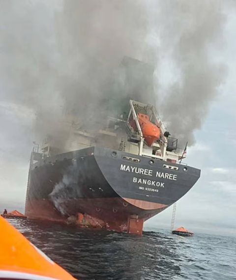 ‘সাহস থাকলে ট্রাম্প তাঁর জাহাজ উপসাগরে পাঠাক’