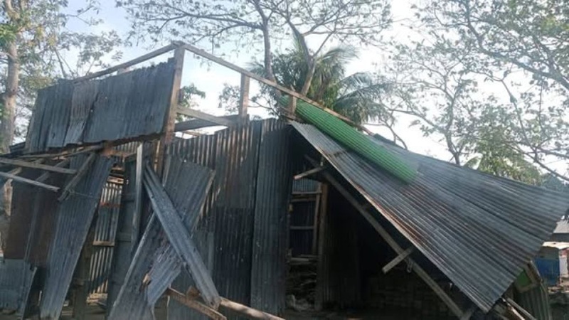 ঝড়ে লন্ডভন্ড বাড়িঘর, ঈদের আগে অর্ধশত পরিবারের দুর্ভোগ