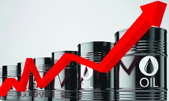 পাল্টা জবাবের হুঁশিয়ারি ইরানের: মধ্যপ্রাচ্যে জ্বালানি স্থাপনা খালি, বাড়ল তেলের দাম