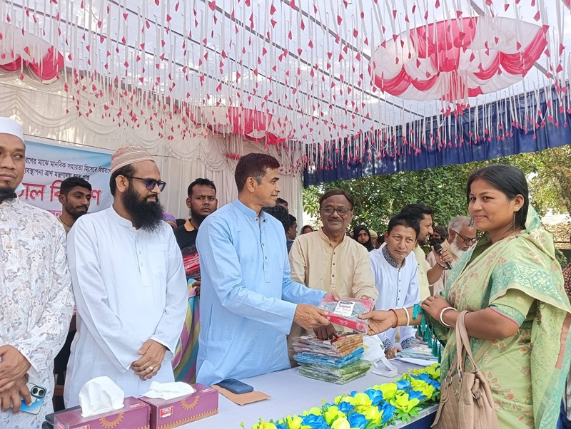 বোদায় অসহায়দের মাঝে প্রধানমন্ত্রীর ঈদ উপহারের নগদ অর্থ সহ চাউল ও শাড়ি বিতরণ