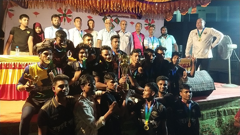 অ্যালামনাই এসোসিয়েশনের আয়োজনে প্রাক্তন ছাত্রদের নিয়ে ফুটবল টুর্নামেন্ট