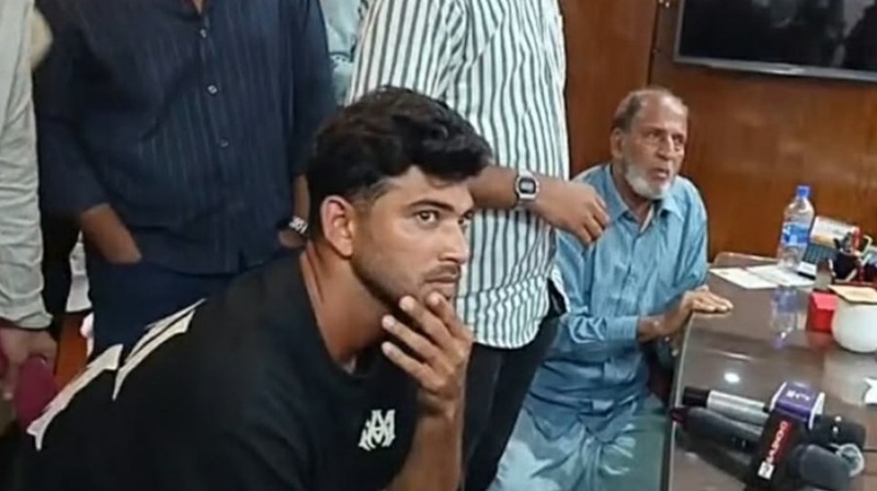ক্রিকেটার নাঈমকে পিটিয়ে থানায় নিলো পুলিশ, ওসি বললেন ‘চোখ নামিয়ে কথা বল’