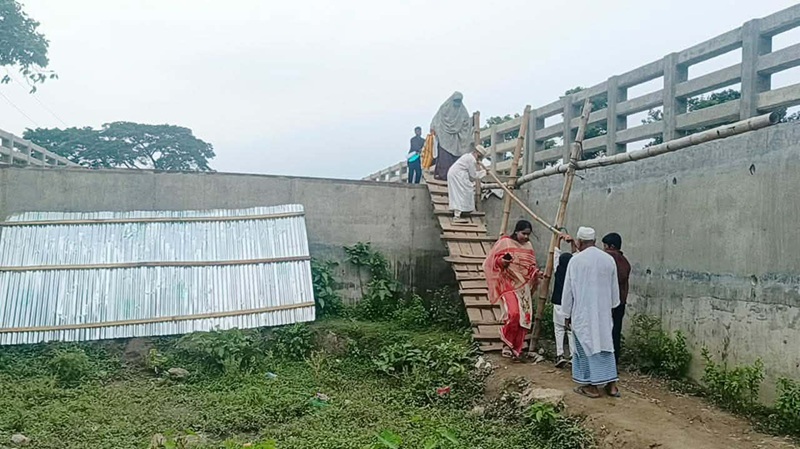 ত্রিশালে খিরু নদী পাড়ের মানুষের প্রতিদিনের সংগ্রাম