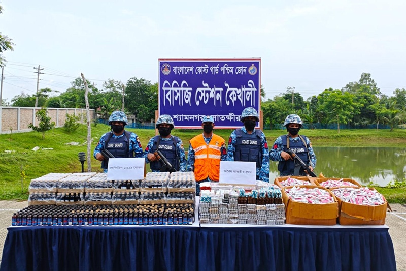 সাতক্ষীরার ৩৩ লক্ষ টাকা মূল্যের ফেন্সিডিলসহ ভারতীয় ঔষধ জব্দ 