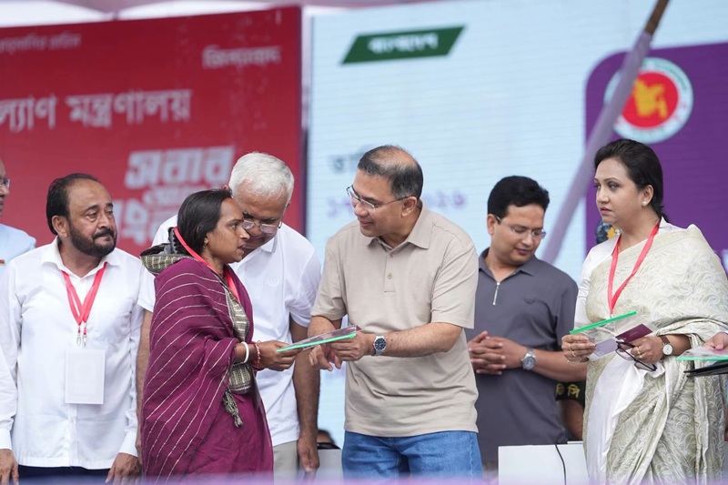 মৌলভীবাজার ও শ্রীমঙ্গলে ফ্যামিলি কার্ডের উদ্বোধনী সভায় যোগদান প্রধানমন্ত্রীর 