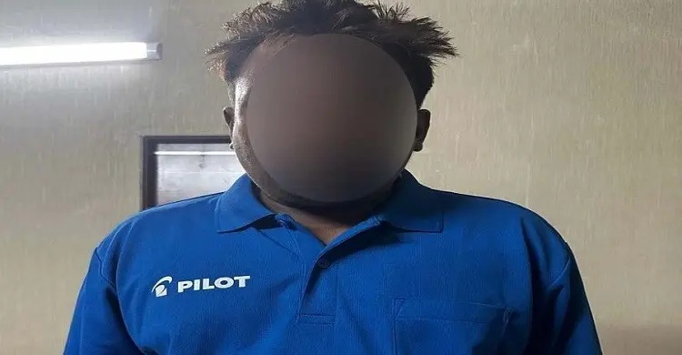 সাংবাদিক পরিচয়ে রিকশাচালকদের কাছে টাকা আদায়, যুবক আটক