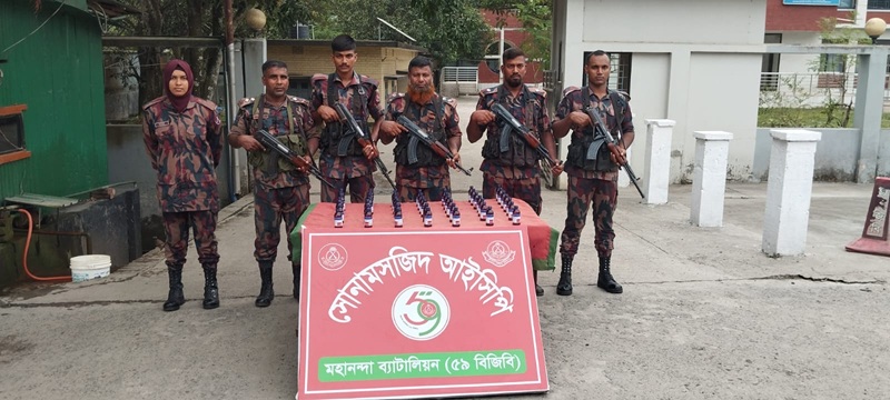 চাঁপাইনবাবগঞ্জ সীমান্তে ভারতীয় এসকাফ সিরাপ জব্দ করেছে বিজিবি