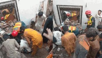 পাকিস্তানে কোচিং সেন্টারের ছাদ ধসে ১৪ শিশু নিহত