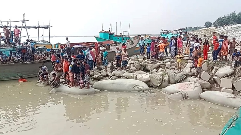 চাঁপাইনবাবগঞ্জে নদীতে তলিয়ে শিক্ষার্থীসহ তিন জন নিখোঁজ