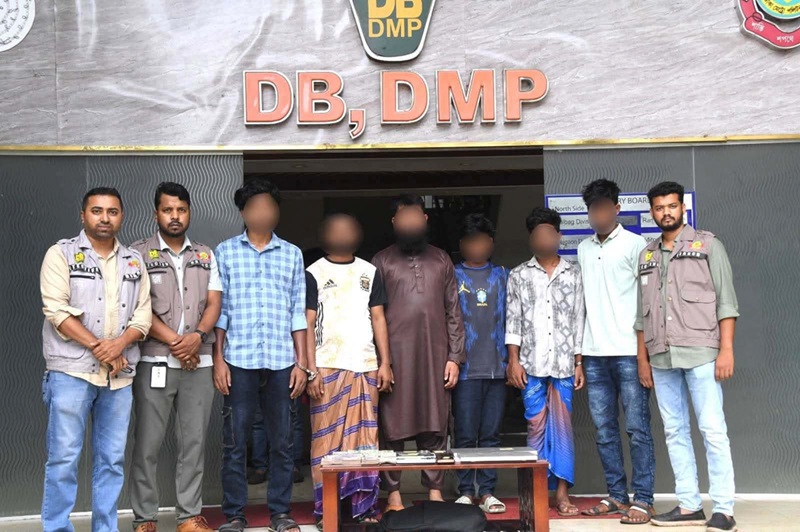 আস-সুন্নাহ ফাউন্ডেশন ও শায়খ আহমাদুল্লাহর নাম ভাঙিয়ে প্রতারণা, গ্রেফতার ৬