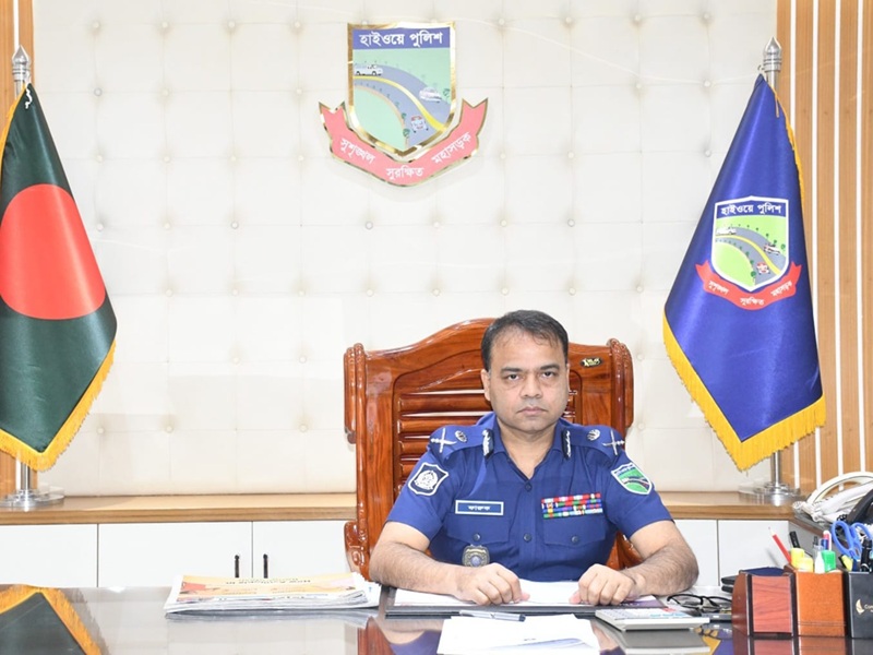 হাইওয়ে পুলিশের প্রধান হিসেবে দায়িত্ব গ্রহণ করলেন ফারুক আহমেদ