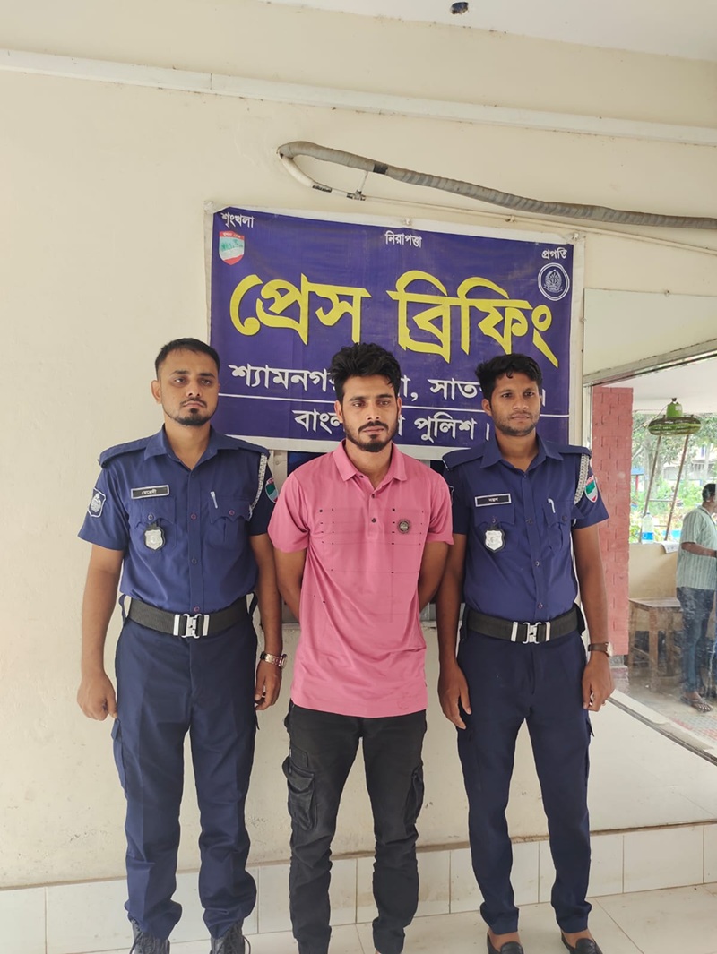 সাতক্ষীরার শ্যামনগরে বিজিবি সদস্যের বাড়িতে চুরি: র‍্যাবের হাতে গ্রেফতার আসামির জন্য রাজনৈতিক তদবির!