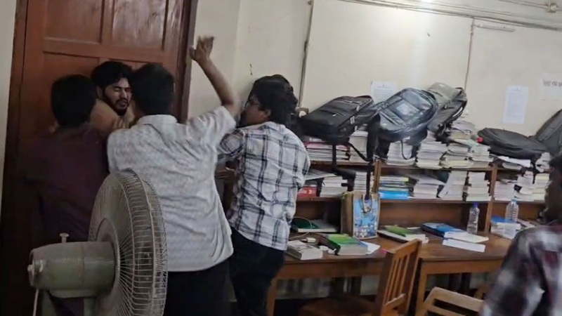 পালটা-পালটি হামলায় উত্তপ্ত রাবিঃ তিন শিক্ষার্থীকে পেটালেন আম্মারসহ শিবির নেতারা