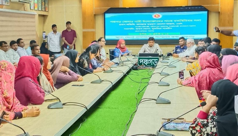 পঞ্চগড়ে নারী উদ্যোক্তাদের সাথে প্রতিমন্ত্রী ফরহাদ হোসেন আজাদের মতবিনিময় সভা