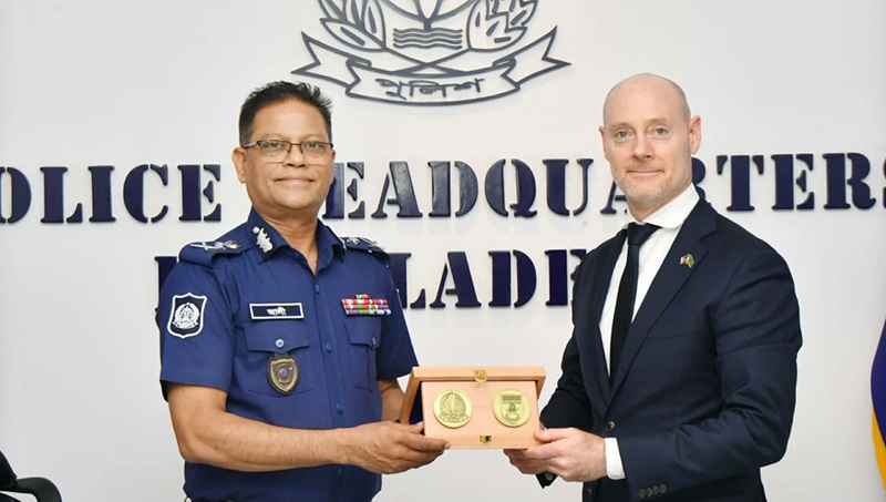 সাইবার অপরাধ দমনে বাংলাদেশ পুলিশের পাশে থাকার আগ্রহ এফবিআইয়ের