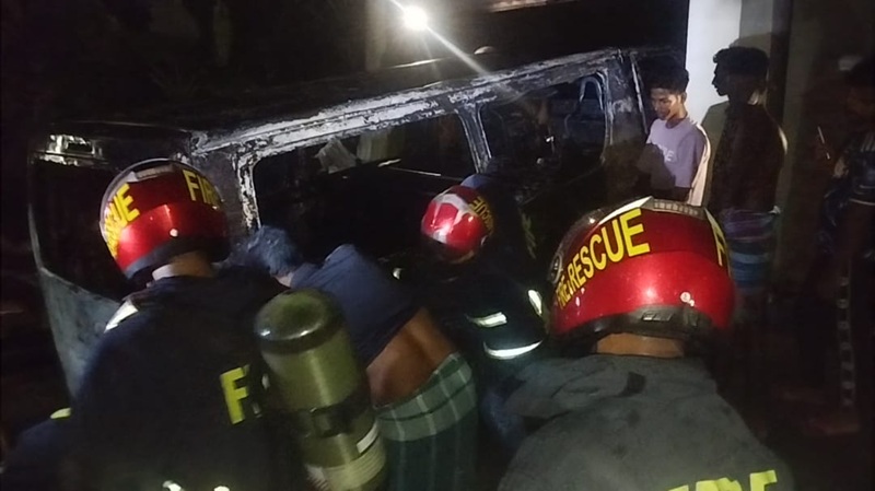সাতক্ষীরা মেডিকেল কলেজ হাসপাতালে অ্যাম্বুলেন্সে আগুন