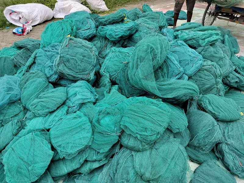 কালিহাতীতে অবৈধ জালের বিরুদ্ধে প্রশাসনের অভিযান, ১৩ লাখ টাকার জাল পুড়িয়ে ধ্বংস