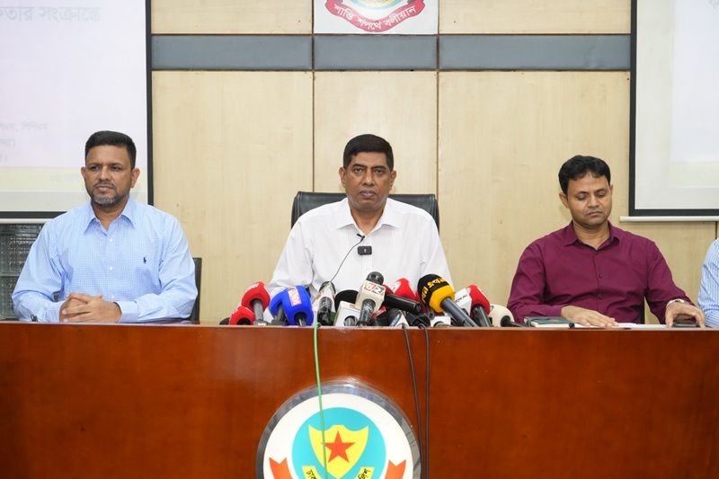 ৫ আগস্ট ঘিরে নাশকতার সুনির্দিষ্ট কোনো তথ্য নেই, নিরাপত্তায় সর্বোচ্চ সতর্ক: ডিবি প্রধান 
