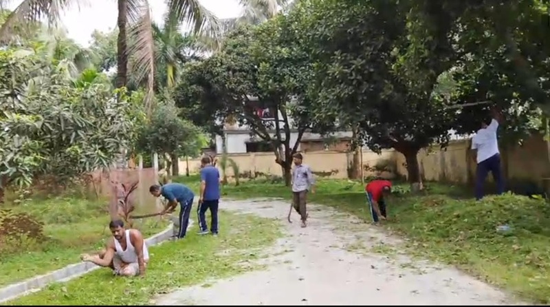 কালিহাতী থানায় পরিচ্ছন্নতা অভিযানে নেতৃত্ব দিলেন ওসি কাইয়ুম খান সিদ্দিকী