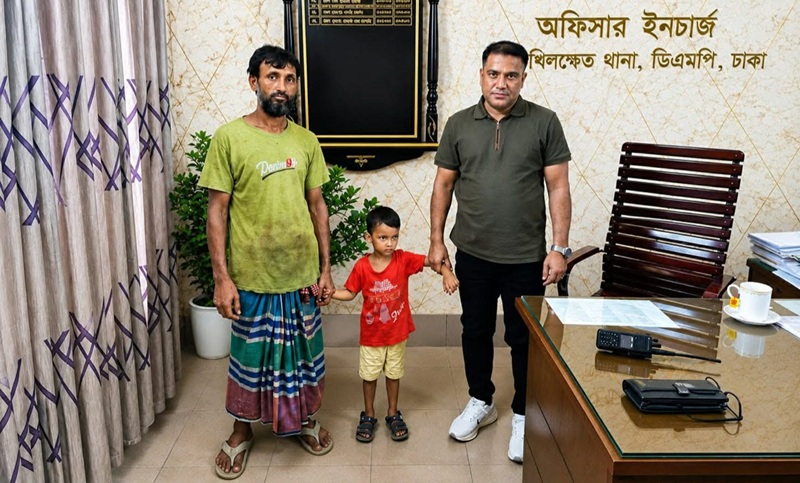 খিলক্ষেতে উদ্ধার হওয়া চার বছরের শিশু ফিরল বাবা-মায়ের কোলে