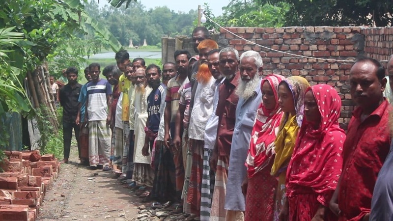 রাস্তা না পেয়ে মিথ্যার আশ্রয় নেওয়ার অভিযোগ; প্রতিবাদে মানববন্ধন 