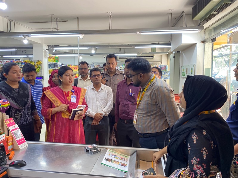তামাকজাত দ্রব্যের বিজ্ঞাপন প্রদর্শনের অপরাধে মীনা বাজারকে ৩ লাখ টাকা জরিমানা