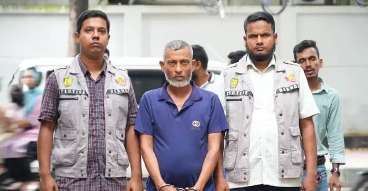 সরকারি চাকরির প্রলোভন: ১৩ লাখ টাকা হাতিয়ে মাসে ৩০ হাজার করে বেতন দিতেন প্রতারক