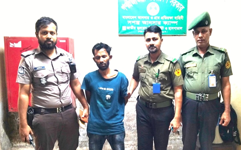 হৃদরোগ হাসপাতালে আনসারদের তৎপরতায়  ছদ্মবেশী মোবাইল চোর আটক