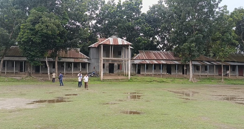 কালিহাতীতে জরাজীর্ণ ঝুঁকিপূর্ণ বিদ্যালয়ের টিনের ঘরে চলছে পাঠদান 