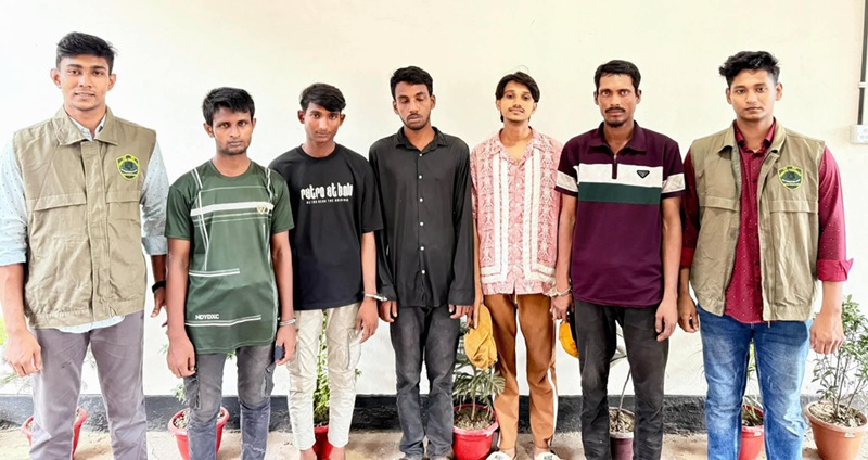 যাত্রাবাড়ীতে ছিনতাইয়ের সময় হাতেনাতে গ্রেফতার ৫