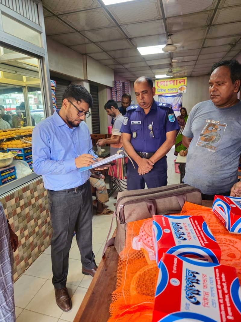 কালিহাতীতে দুই মিষ্টির দোকানে ৪০ হাজার টাকা জরিমানা