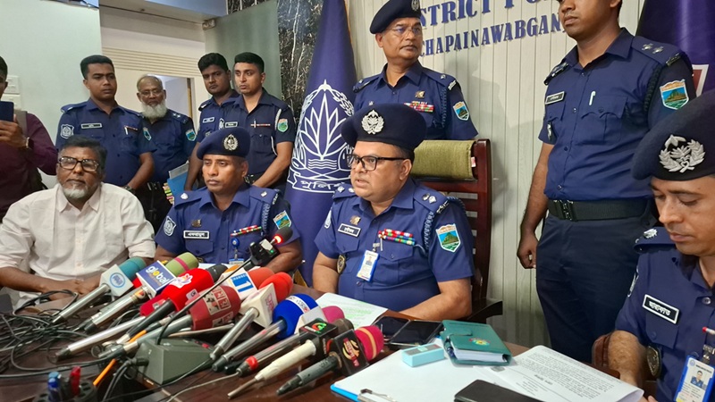 চাঁপাইনবাবগঞ্জে নিখোঁজ অটোরিক্সা চালকের অর্ধগলিত মরদেহ উদ্ধার, আটক ৩