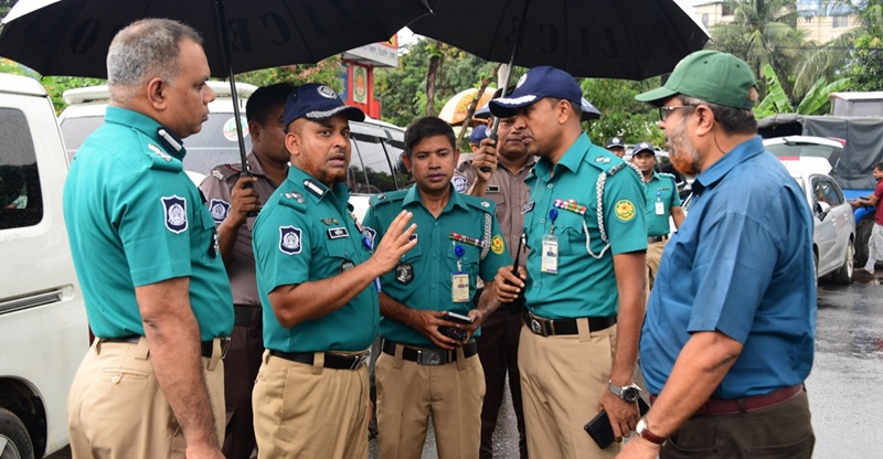 মহাখালী টার্মিনালে অপেক্ষমাণ বাস সরাতে ডিএমপির অভিযান