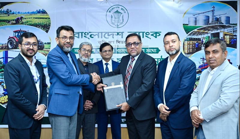 কৃষি ও পল্লী খাতে ৩,০০০ কোটি টাকার পুনঃঅর্থায়নে বাংলাদেশ ব্যাংক–ইউসিবির মধ্যে চুক্তি স্বাক্ষর