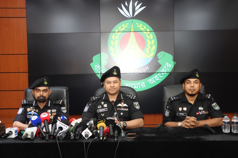 লুণ্ঠিত অস্ত্রের সন্ধান দিন, মিলবে সরকারি পুরস্কার: এসআরবি