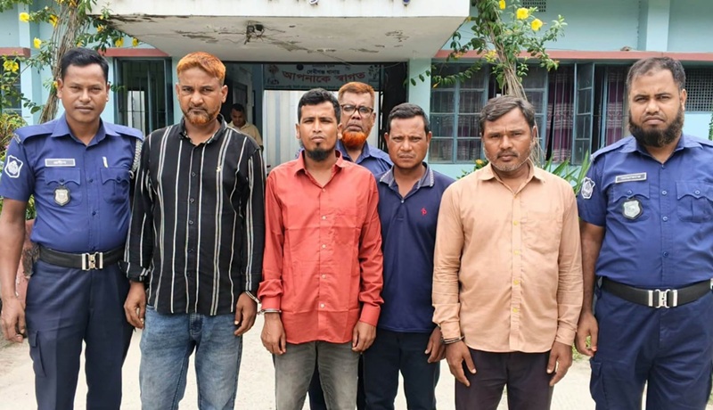 পঞ্চগড়ে পৃথক অভিযানে কার্যক্রম নিষিদ্ধ যুবলীগ নেতাসহ আটক-১০