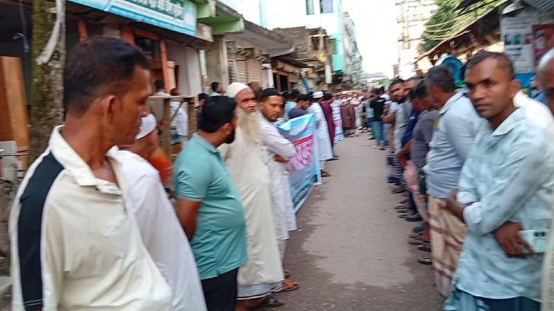 লক্ষ্মীপুরে মাদককারবারীর মামলার প্রতিবাদে মানববন্ধন 
