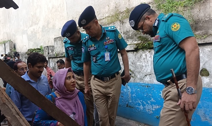 টিকাদানকেন্দ্র ভাঙচুরে ‘এমপি-পুলিশ’ জড়িত থাকলে ব্যবস্থা: ডিএমপি কমিশনার