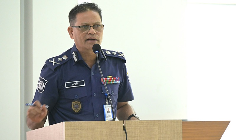 মানবিকতা ও সেবার মনোভাব নিয়ে জনগণকে পুলিশি সেবা দিতে হবে: আইজিপি