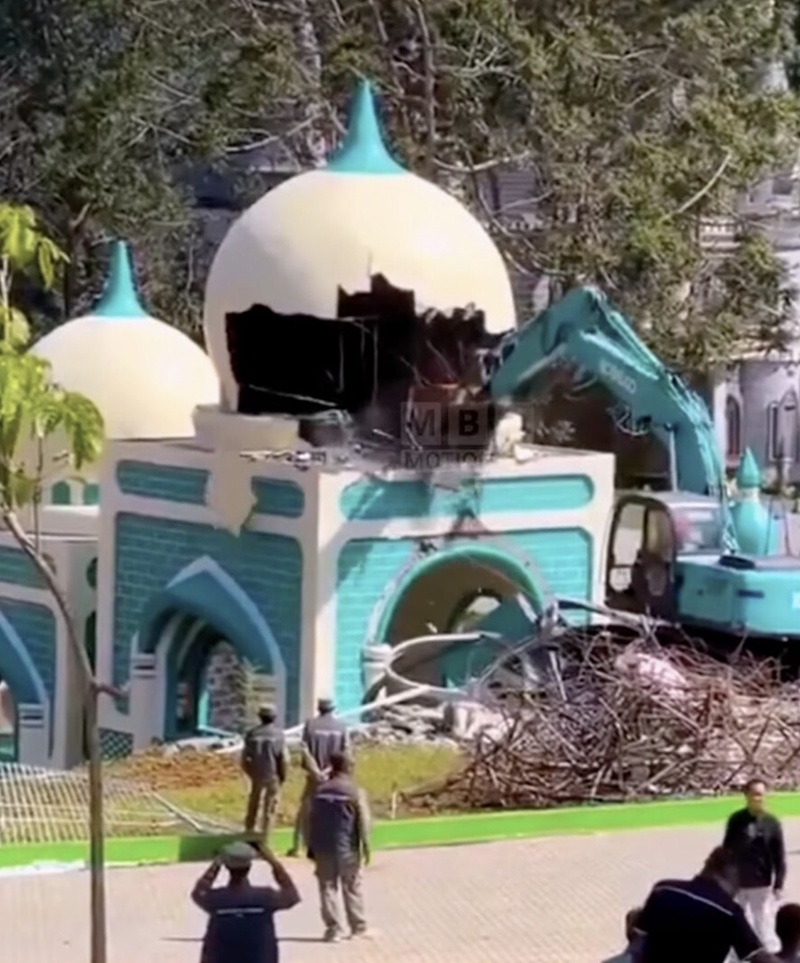 মসজিদ নয়: ভাঙতে হবে বিদ্বেষের দেয়াল