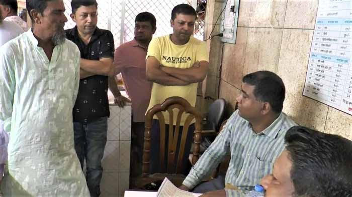 টাঙ্গাইলে মা সমাবেশ ও মিড-ডে মিল কার্যক্রম পরিদর্শন  জেলা পরিষদের প্রশাসকের