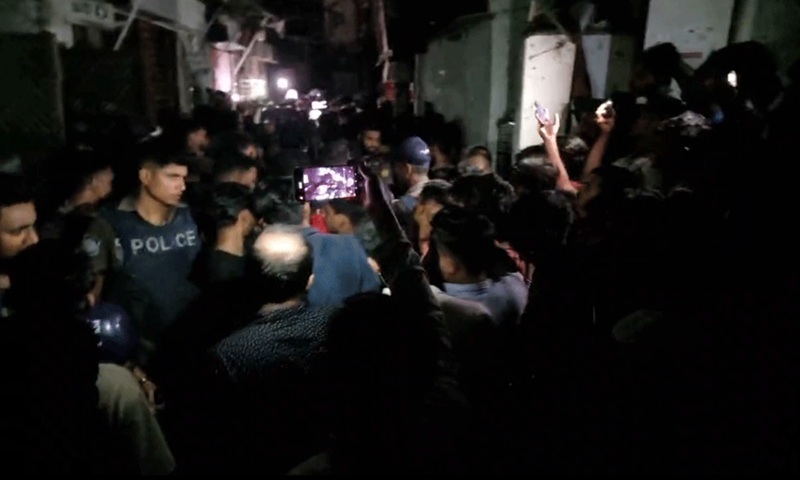 কথা-কাটাকাটি থেকে মাথায় আঘাত-ফাঁকা গুলি, মোটরসাইকেলে আগুন