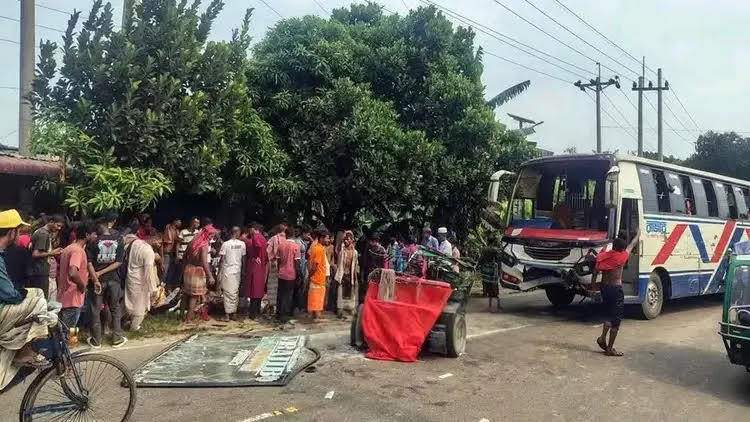 ময়মনসিংহে বাসের সঙ্গে সিএনজির সংঘর্ষ, নিহত ৭